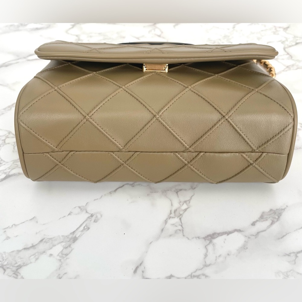 ❌SOLD❌ New Tory Burch Small Fleming Soft Leather Shoulder Bag Pebblestone - Picture 8 of 13